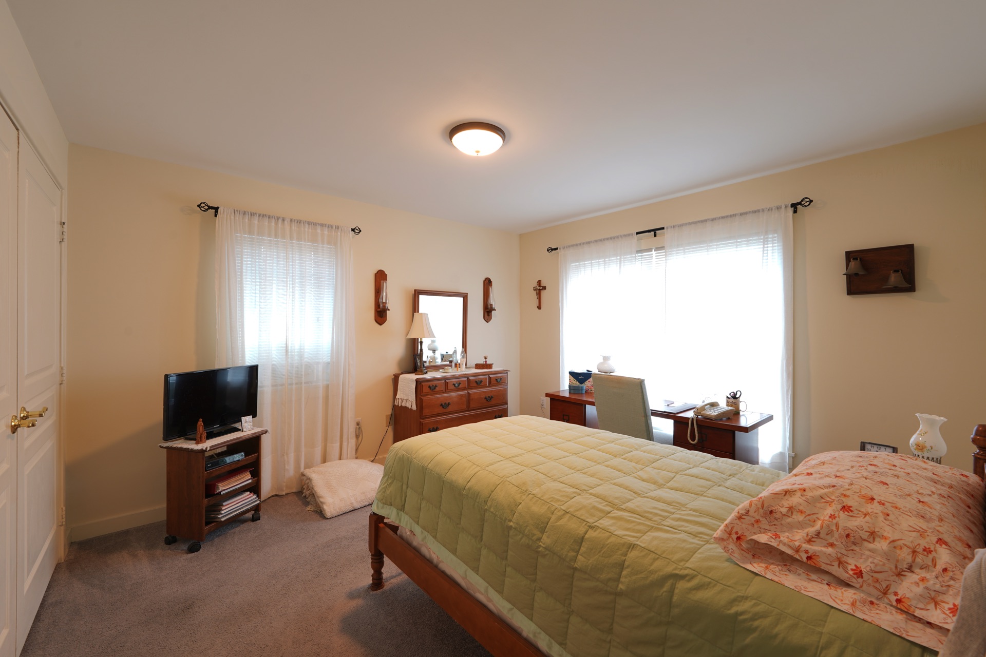 One-bedroom apartment view